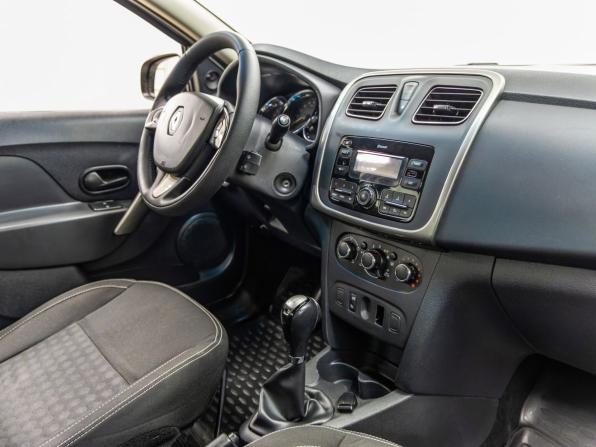 Renault Logan II с пробегом 2018 года, цена 898 000 рублей, 105743 км, седан, Автокод Объявления