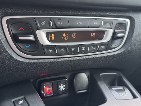 Renault Scenic III Рестайлинг 2 с пробегом 2013 года, цена 949 990 рублей, 199452 км, компактвэн, Автокод Объявления