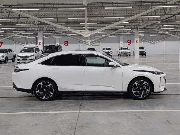 Changan Lamore с пробегом 2023 года, цена 2 190 000 рублей, 16174 км, седан, Автокод Объявления