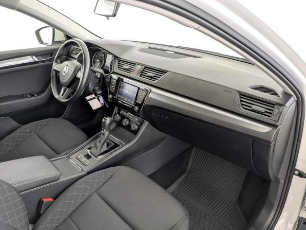 Skoda Superb III с пробегом 2019 года, цена 2 399 000 рублей, 40183 км, лифтбек, Автокод Объявления