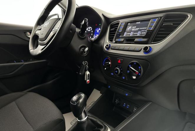 Hyundai Solaris II с пробегом 2018 года, цена 1 415 000 рублей, 91587 км, седан, Автокод Объявления