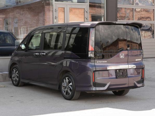 Honda Stepwgn V с пробегом 2015 года, цена 1 490 000 рублей, 167363 км, минивэн, Автокод Объявления