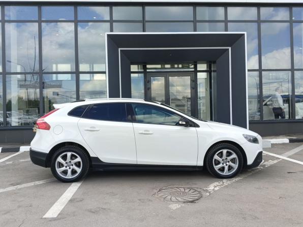 Volvo V40 Cross Country I с пробегом 2014 года, цена 1 699 000 рублей, 237596 км, хэтчбек, Автокод Объявления