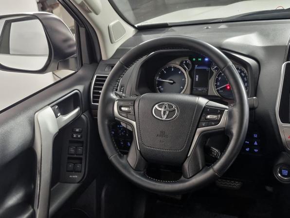 Toyota Land Cruiser Prado 150 Series Рестайлинг 2 с пробегом 2017 года, цена 4 499 000 рублей, 186717 км, внедорожник, Автокод Объявления