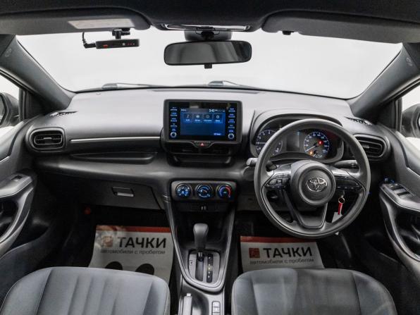 Toyota Yaris IV с пробегом 2021 года, цена 1 197 000 рублей, 113025 км, хэтчбек, Автокод Объявления
