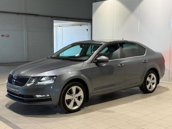 Skoda Octavia III (A7) Рестайлинг с пробегом 2019 года, цена 1 965 000 рублей, 181001 км, лифтбек, Автокод Объявления