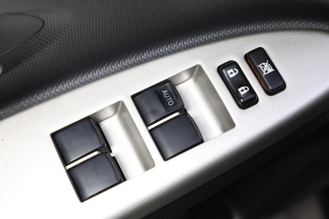 Toyota Urban Cruiser I с пробегом 2009 года, цена 949 000 рублей, 165147 км, хэтчбек, Автокод Объявления