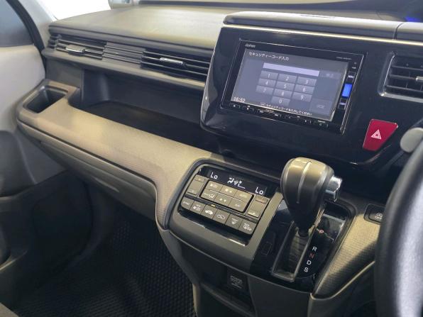 Honda Stepwgn V с пробегом 2016 года, цена 1 799 000 рублей, 141488 км, минивэн, Автокод Объявления