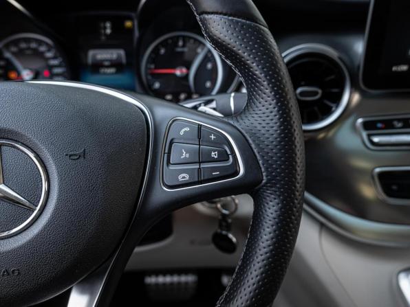 Mercedes-Benz V-Класс III (W447) Рестайлинг с пробегом 2022 года, цена 9 700 000 рублей, 17689 км, минивэн, Автокод Объявления