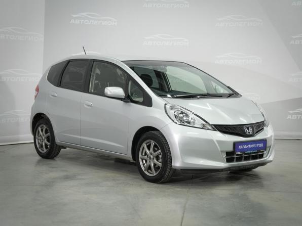 Honda Fit II с пробегом 2013 года, цена 1 040 000 рублей, 57000 км, хэтчбек, Автокод Объявления