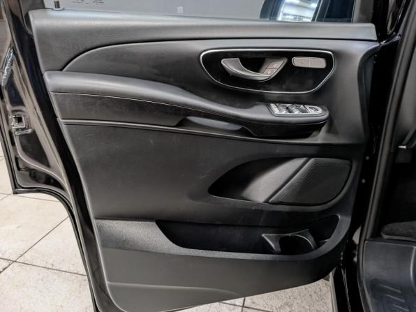 Mercedes-Benz V-Класс III (W447) Рестайлинг с пробегом 2022 года, цена 6 500 000 рублей, 119000 км, минивэн, Автокод Объявления