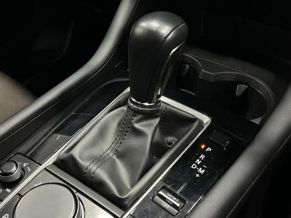 Mazda 3 IV (BP) с пробегом 2022 года, цена 1 935 000 рублей, 32165 км, хэтчбек, Автокод Объявления