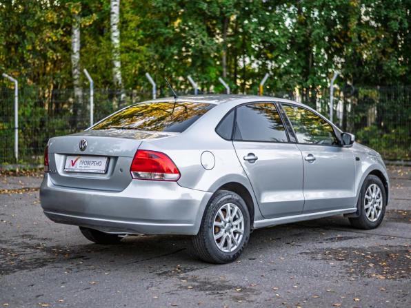 Volkswagen Polo V с пробегом 2015 года, цена 750 000 рублей, 274335 км, седан, Автокод Объявления