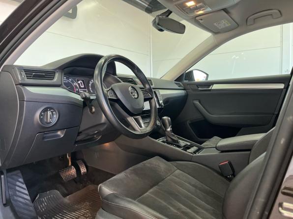 Skoda Superb III с пробегом 2016 года, цена 2 099 000 рублей, 142354 км, лифтбек, Автокод Объявления