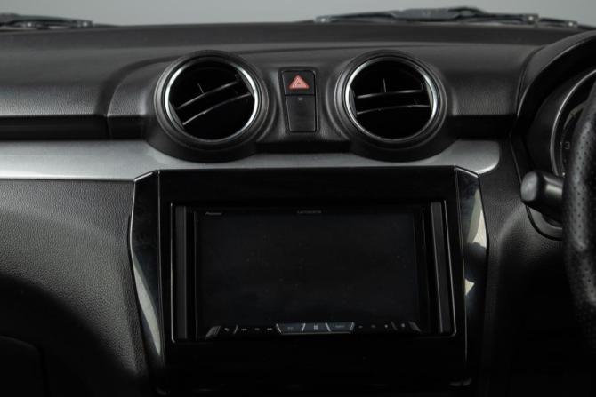 Suzuki Swift V с пробегом 2018 года, цена 1 099 000 рублей, 140000 км, хэтчбек, Автокод Объявления