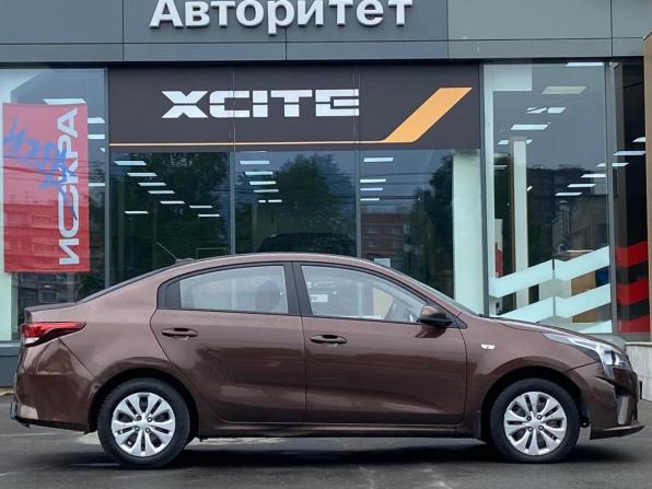 Kia Rio IV Рестайлинг с пробегом 2021 года, цена 979 000 рублей, 131420 км, седан, Автокод Объявления