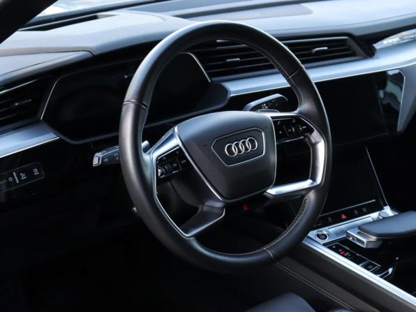 Audi e-tron I с пробегом 2021 года, цена 5 500 000 рублей, 50337 км, внедорожник, Автокод Объявления