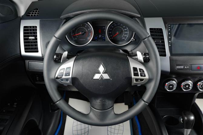 Mitsubishi Outlander II Рестайлинг с пробегом 2011 года, цена 1 079 000 рублей, 279624 км, внедорожник, Автокод Объявления