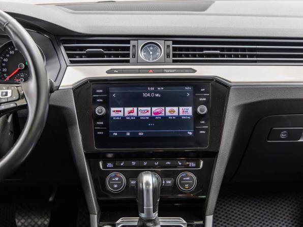 Volkswagen Passat B8 с пробегом 2018 года, цена 1 798 000 рублей, 138946 км, седан, Автокод Объявления