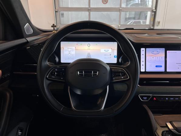 Geely Monjaro I с пробегом 2023 года, цена 3 150 000 рублей, 41121 км, внедорожник, Автокод Объявления