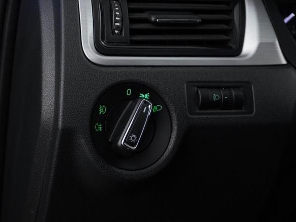 Skoda Rapid I с пробегом 2016 года, цена 1 099 077 рублей, 136767 км, лифтбек, Автокод Объявления