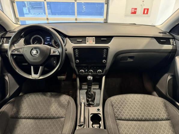 Skoda Octavia III (A7) Рестайлинг с пробегом 2018 года, цена 1 449 000 рублей, 195000 км, лифтбек, Автокод Объявления