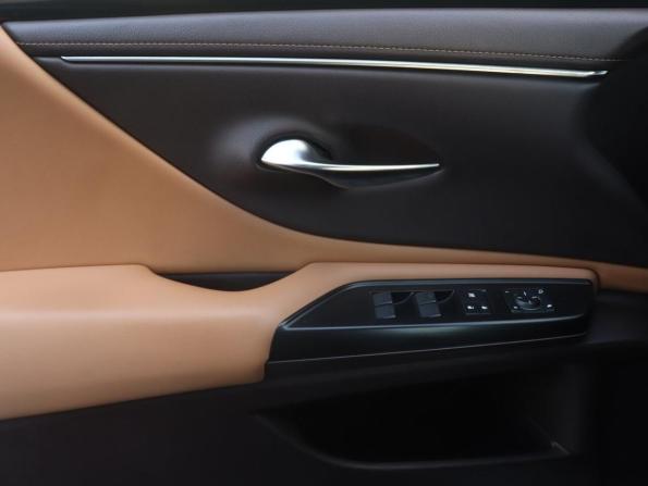 Lexus ES VII с пробегом 2018 года, цена 3 723 000 рублей, 118000 км, седан, Автокод Объявления
