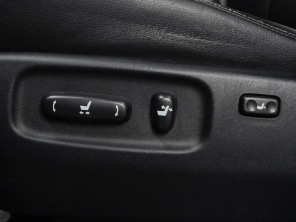 Toyota Land Cruiser 200 Series Рестайлинг 1 с пробегом 2012 года, цена 3 600 000 рублей, 227192 км, внедорожник, Автокод Объявления