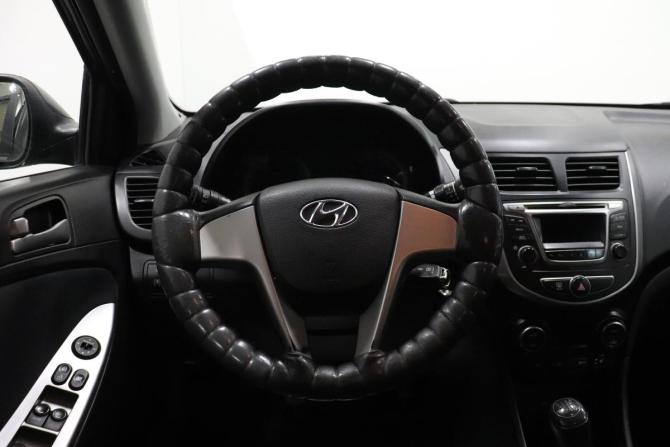 Hyundai Solaris I Рестайлинг с пробегом 2016 года, цена 1 000 000 рублей, 143009 км, седан, Автокод Объявления