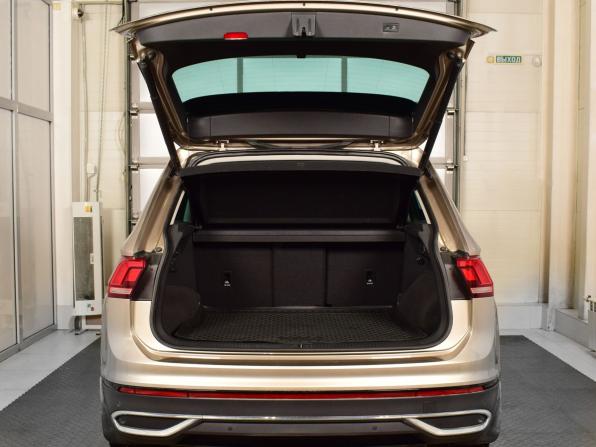 Volkswagen Tiguan II Рестайлинг с пробегом 2022 года, цена 3 649 995 рублей, 40255 км, внедорожник, Автокод Объявления