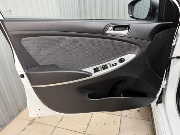 Hyundai Solaris I с пробегом 2013 года, цена 830 000 рублей, 126107 км, седан, Автокод Объявления