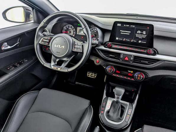 Kia Cerato IV Рестайлинг с пробегом 2021 года, цена 2 425 000 рублей, 48655 км, седан, Автокод Объявления