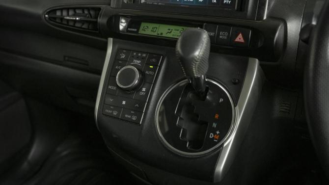 Toyota Wish II с пробегом 2009 года, цена 999 000 рублей, 204047 км, минивэн, Автокод Объявления