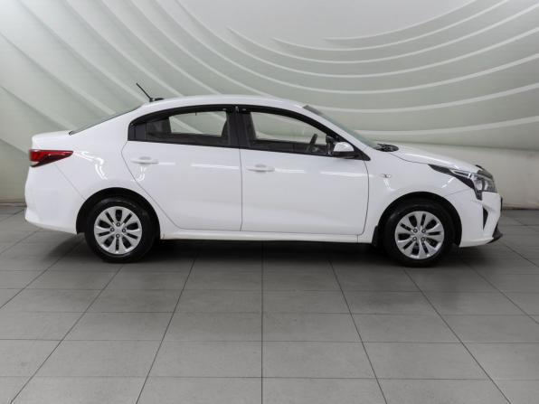 Kia Rio IV Рестайлинг с пробегом 2021 года, цена 1 198 000 рублей, 75024 км, седан, Автокод Объявления
