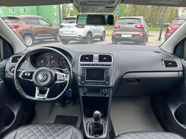 Volkswagen Polo V Рестайлинг с пробегом 2018 года, цена 1 124 800 рублей, 129460 км, седан, Автокод Объявления