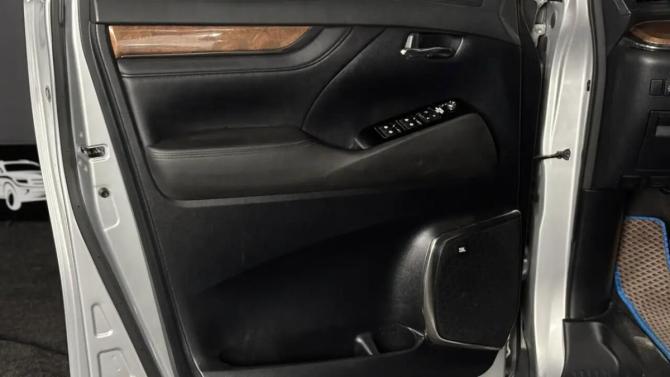 Toyota Alphard III с пробегом 2015 года, цена 3 250 000 рублей, 376772 км, минивэн, Автокод Объявления