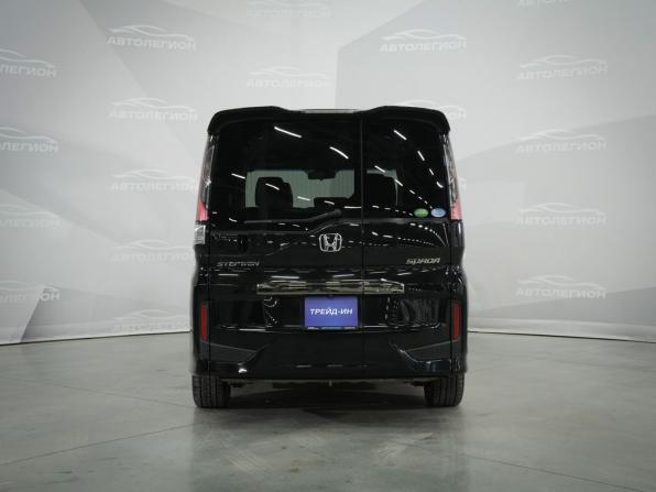 Honda Stepwgn V с пробегом 2017 года, цена 2 090 000 рублей, 97828 км, минивэн, Автокод Объявления