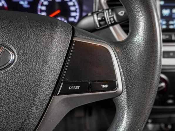 Hyundai Solaris II с пробегом 2019 года, цена 1 049 000 рублей, 198998 км, седан, Автокод Объявления