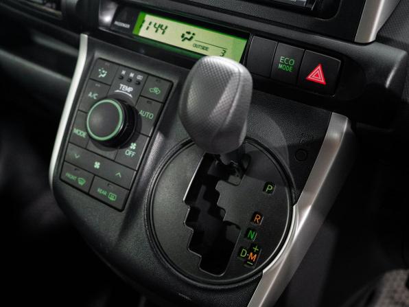 Toyota Wish II Рестайлинг с пробегом 2017 года, цена 1 499 000 рублей, 123565 км, минивэн, Автокод Объявления