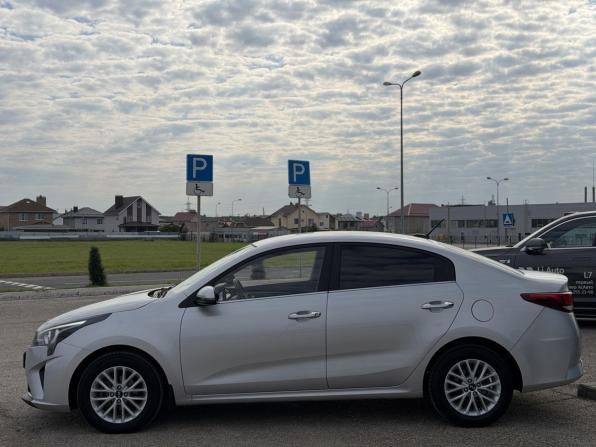 Kia Rio IV Рестайлинг с пробегом 2021 года, цена 1 649 000 рублей, 92000 км, седан, Автокод Объявления