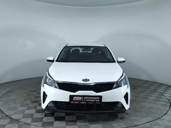 Kia Rio IV Рестайлинг с пробегом 2020 года, цена 1 448 000 рублей, 50461 км, седан, Автокод Объявления