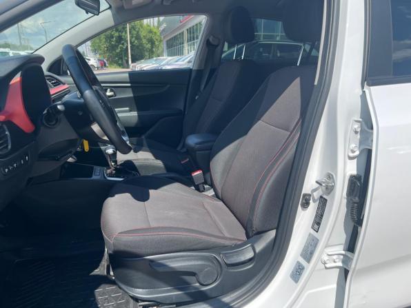 Kia Rio IV Рестайлинг с пробегом 2021 года, цена 1 840 000 рублей, 59215 км, хэтчбек, Автокод Объявления