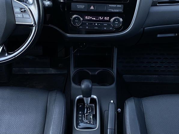 Mitsubishi Outlander III Рестайлинг 2 с пробегом 2015 года, цена 1 729 000 рублей, 99954 км, внедорожник, Автокод Объявления