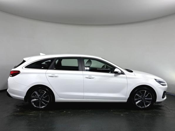 Hyundai i30 III Рестайлинг 2 с пробегом 2022 года, цена 1 980 000 рублей, 83000 км, универсал, Автокод Объявления