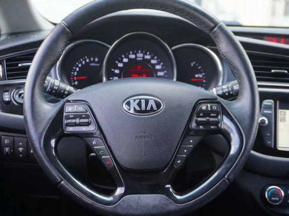 Kia Ceed II Рестайлинг с пробегом 2018 года, цена 1 350 000 рублей, 142054 км, универсал, Автокод Объявления