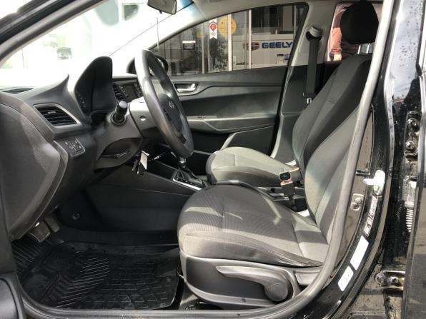 Hyundai Solaris II с пробегом 2017 года, цена 1 229 000 рублей, 91556 км, седан, Автокод Объявления