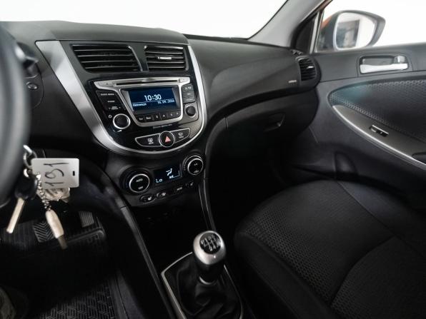 Hyundai Solaris I Рестайлинг с пробегом 2016 года, цена 993 000 рублей, 119671 км, хэтчбек, Автокод Объявления