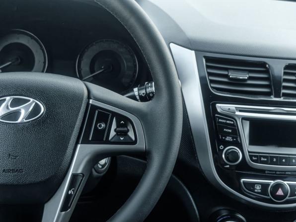 Hyundai Solaris I Рестайлинг с пробегом 2015 года, цена 1 179 900 рублей, 117000 км, седан, Автокод Объявления