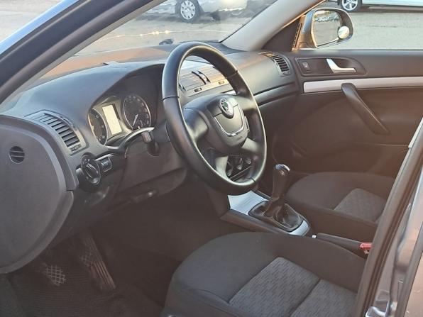 Skoda Octavia II (A5) Рестайлинг с пробегом 2009 года, цена 450 000 рублей, 394118 км, лифтбек, Автокод Объявления