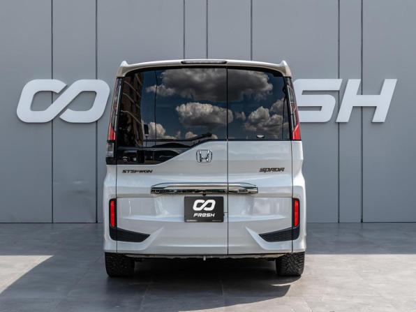 Honda Stepwgn V Рестайлинг с пробегом 2019 года, цена 2 360 000 рублей, 92485 км, минивэн, Автокод Объявления